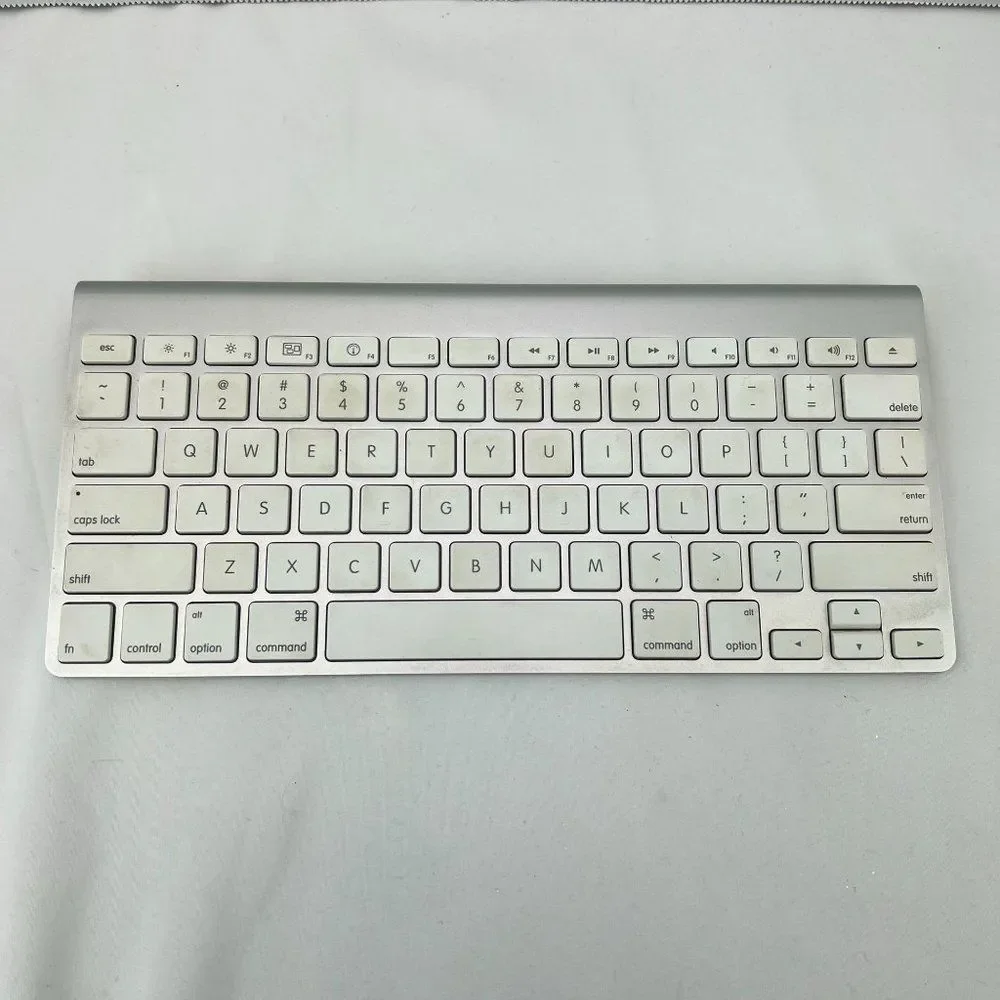 Apple A1314 Magic Keyboard Bluetooth Wireless Tested Working